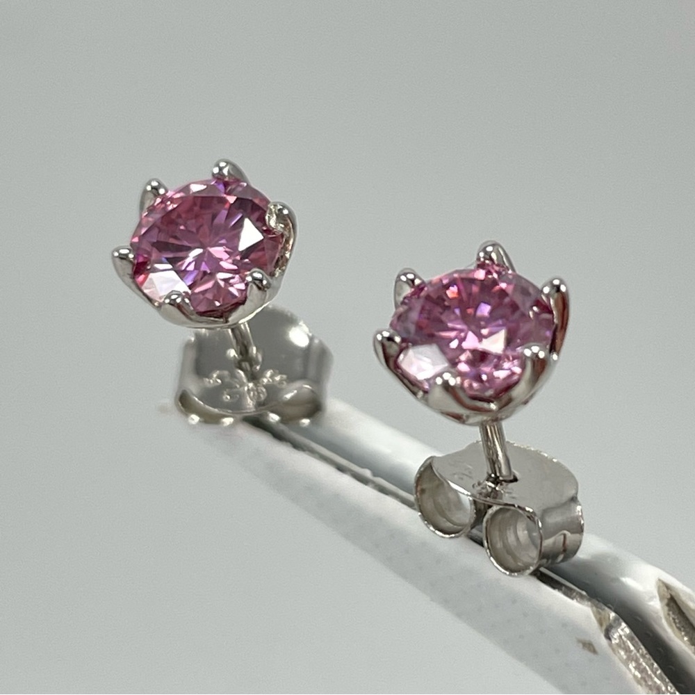 1CTTW Round Cut Bright Pink Mossanite Solid Silver Stud Earrings - Picture 1 of 5